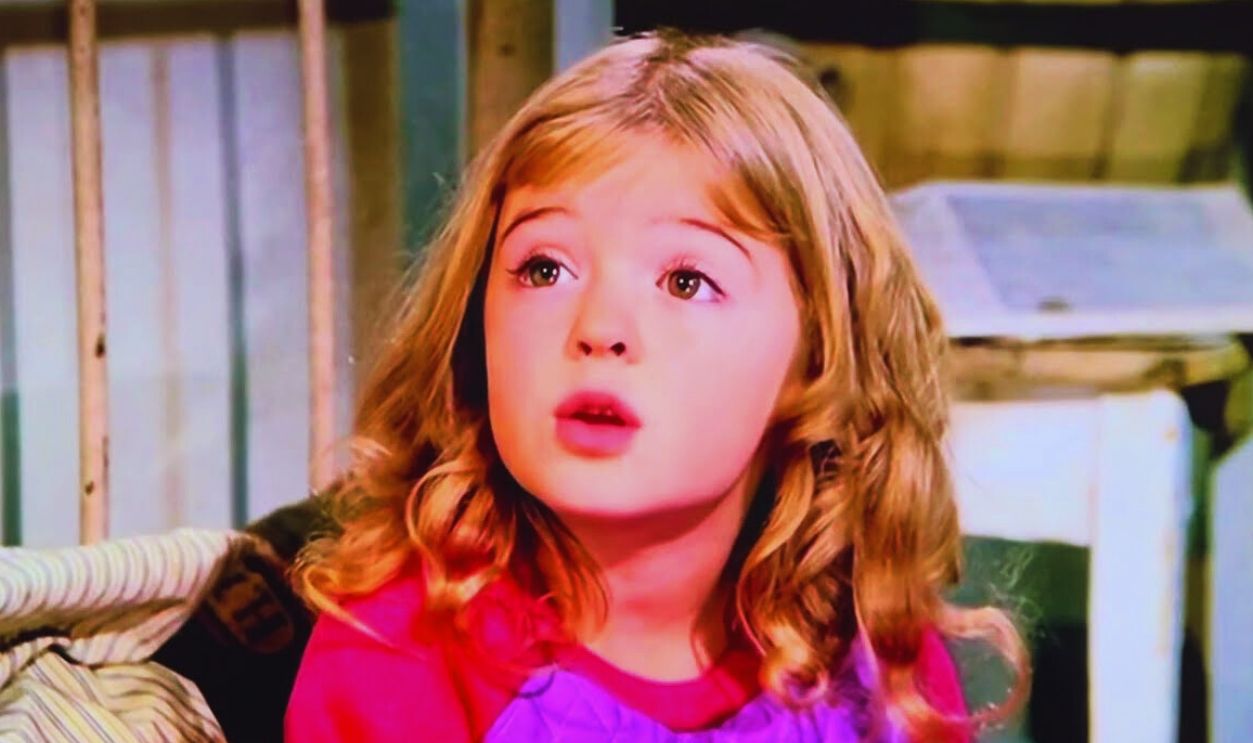 Screenshot from Savannah Smiles (1982)