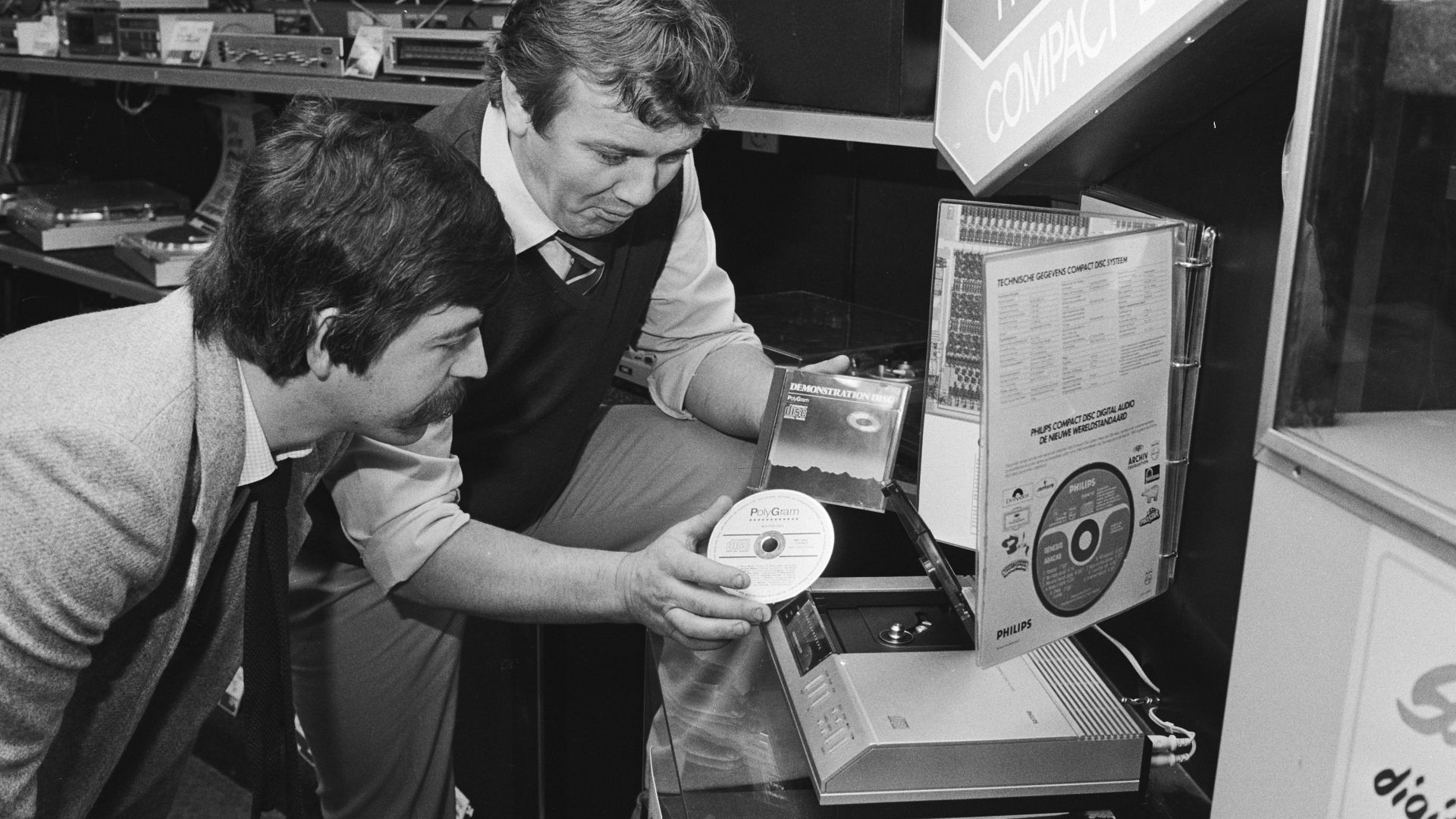 File:Compact-disc in de handel, Bestanddeelnr 932-5170.jpg