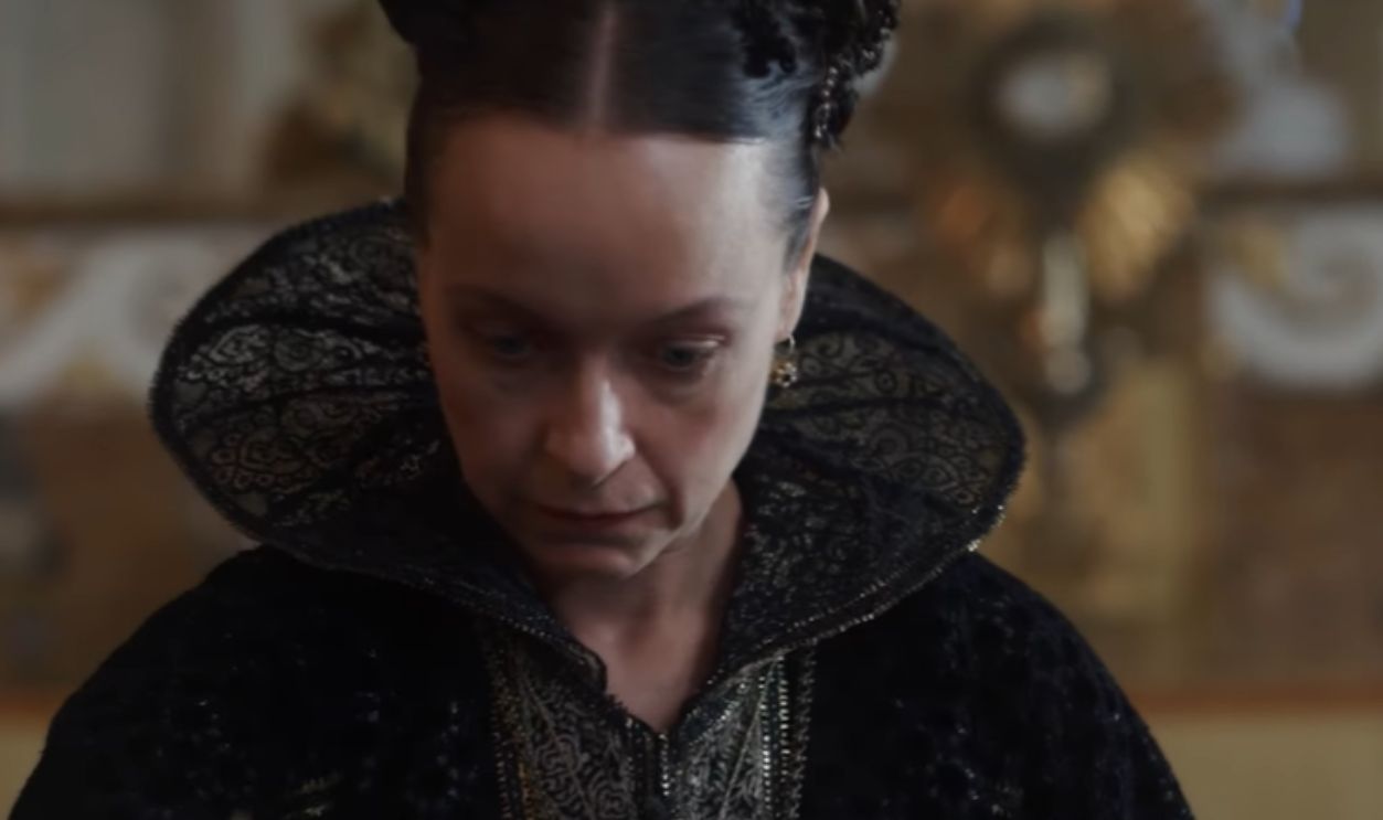 Screenshot from The Serpent Queen (2022– )