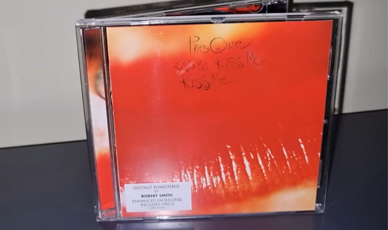 Kiss Me, Kiss Me, Kiss Me