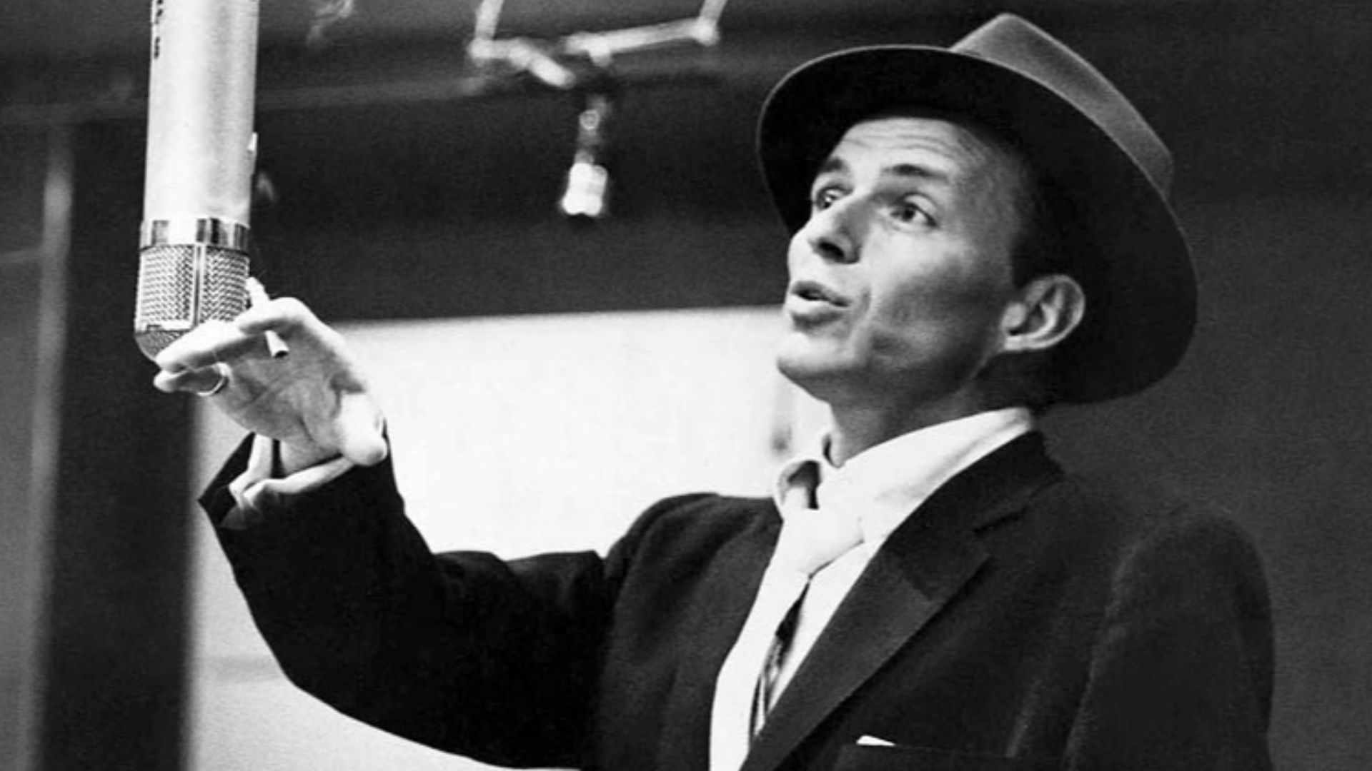 File:Frank Sinatra (circa 1955 in Capitol Studios).jpg