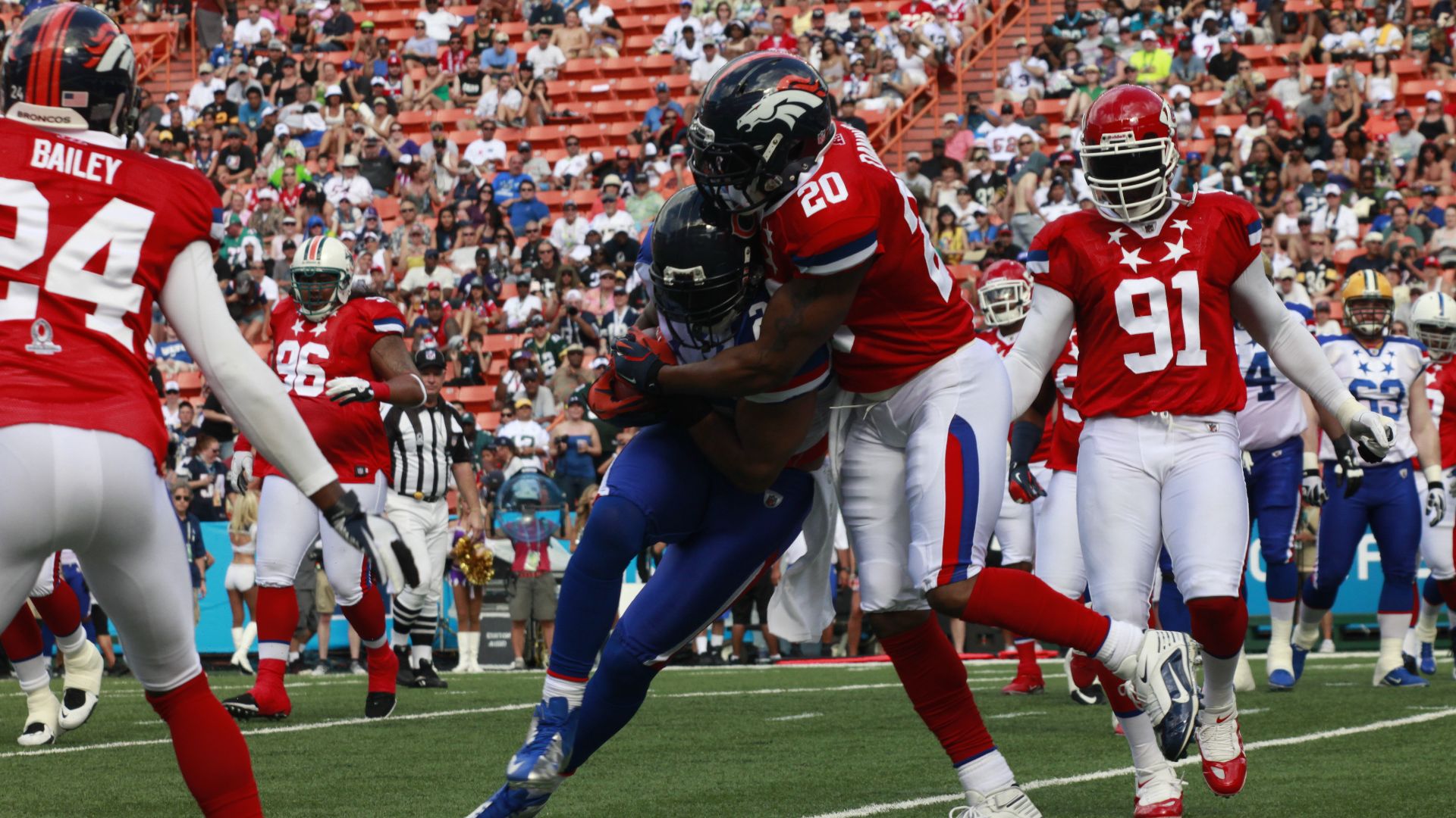 File:Pro Bowl 2012 120129-M-DX861-096.jpg