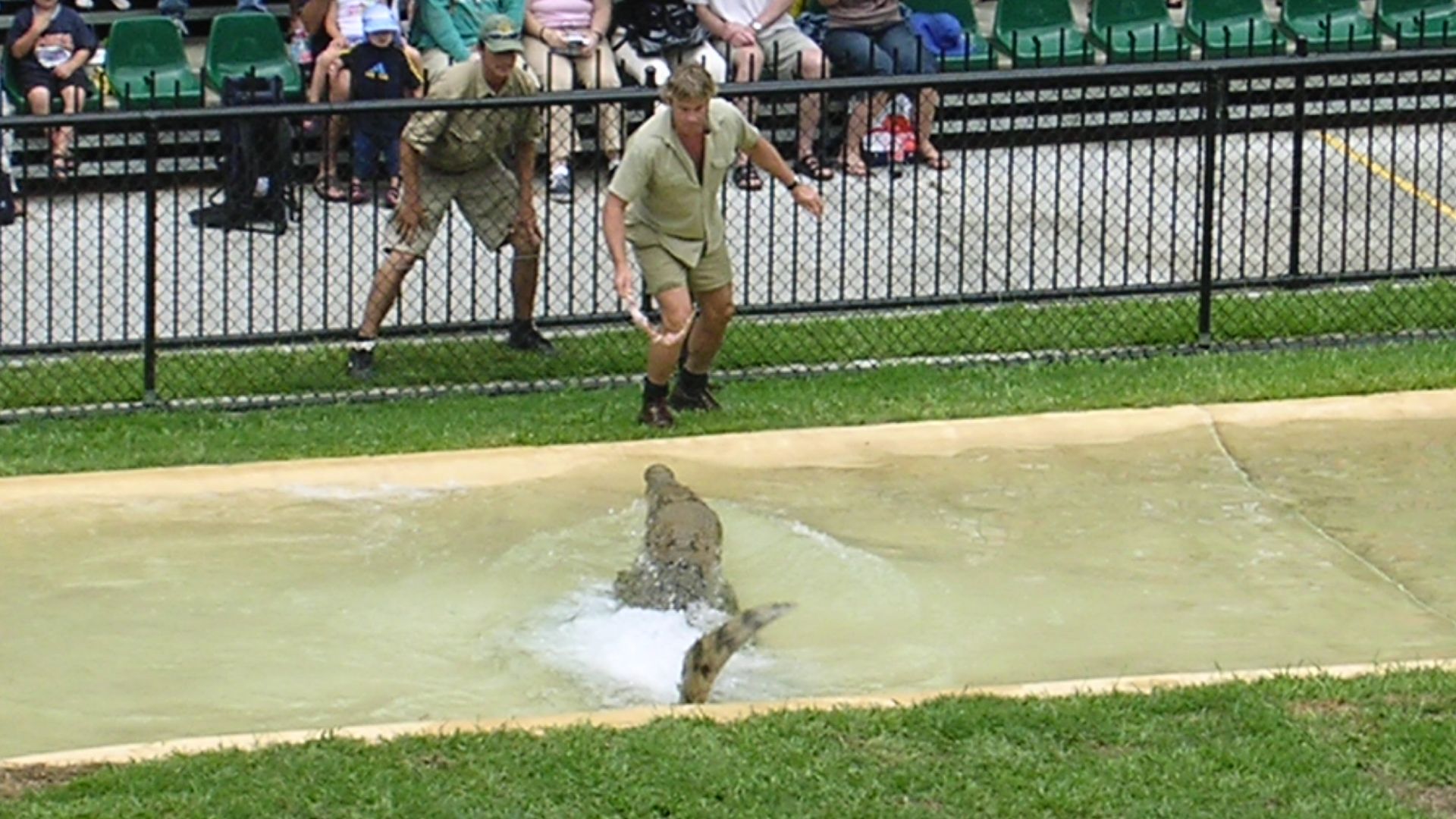 File:Steve Irwin, Crocoseum, Australia Zoo in 2003 (2).jpg
