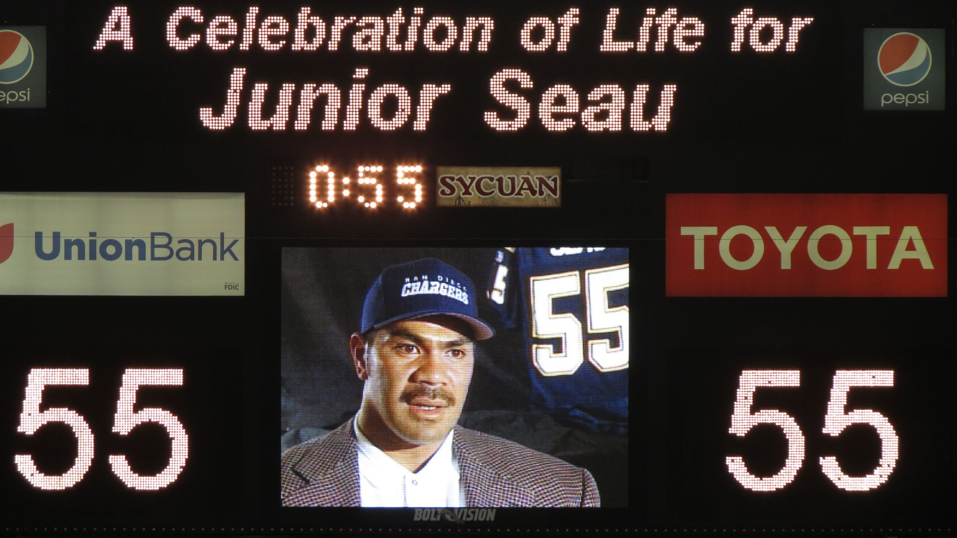 File:A celebration of Life for Junior Seau.jpg