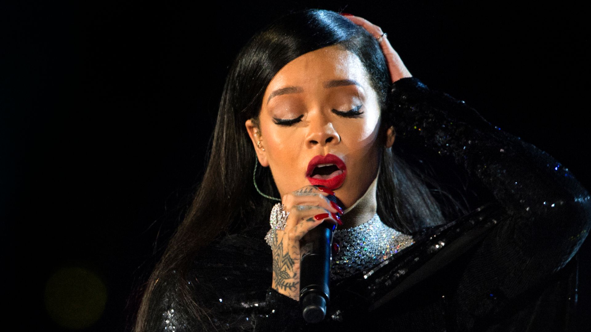 File:Rihanna concert in Washington DC.jpg