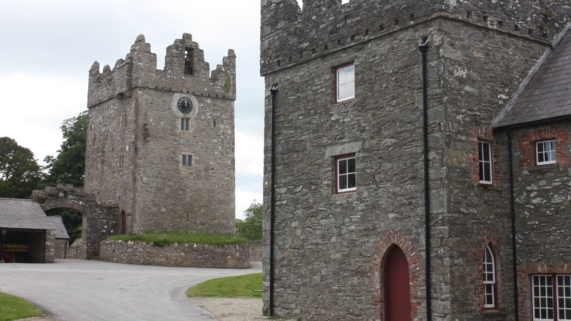 File:Castle Ward Castle, June 2011 (01).JPG