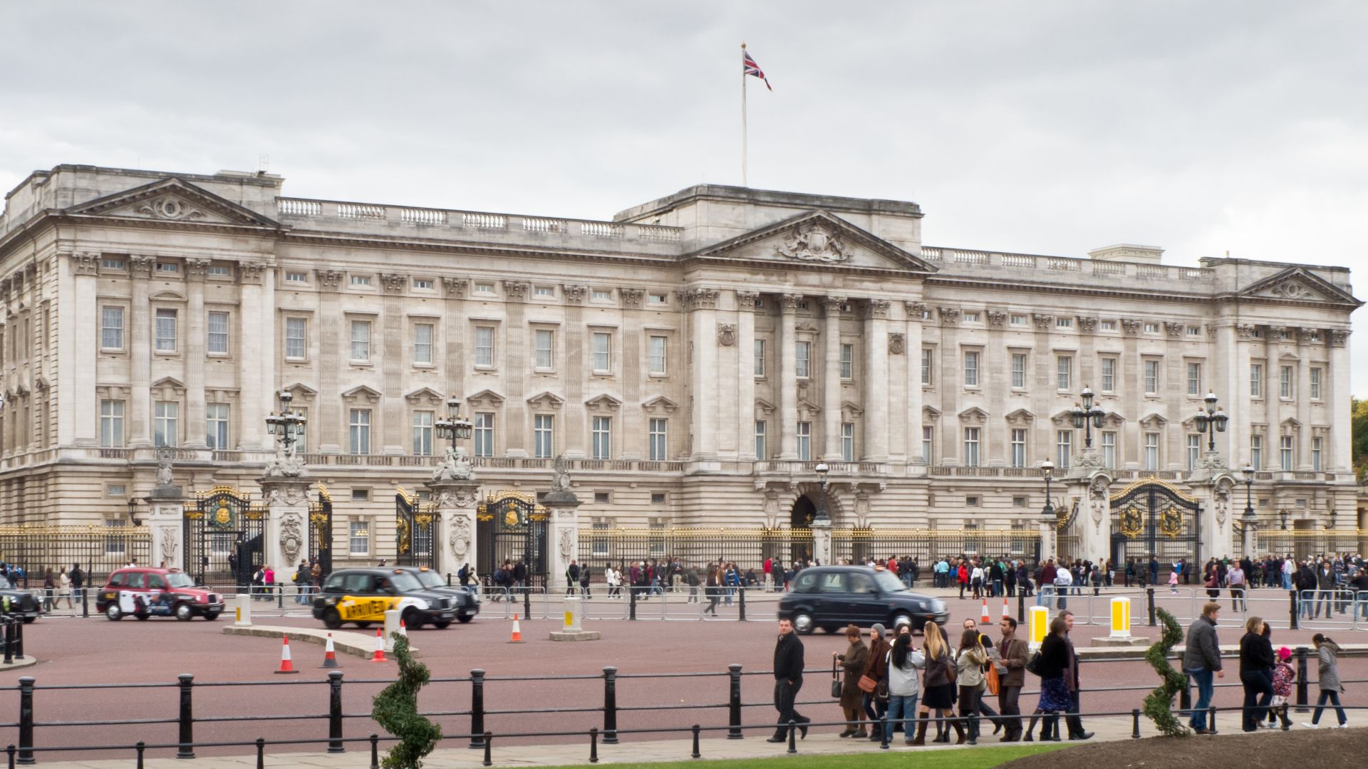 File:Buckingham Palace - 01.jpg