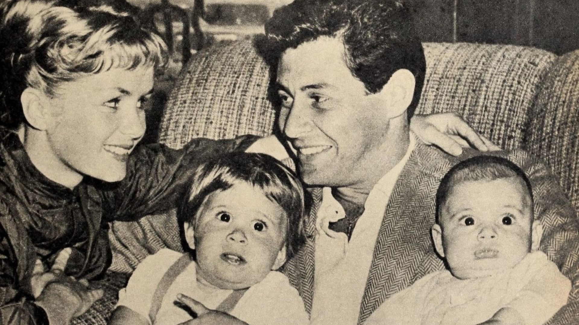 File:Debbie Reynolds, Carrie Fisher, Eddie Fisher, and Todd Fisher, 1958.jpg