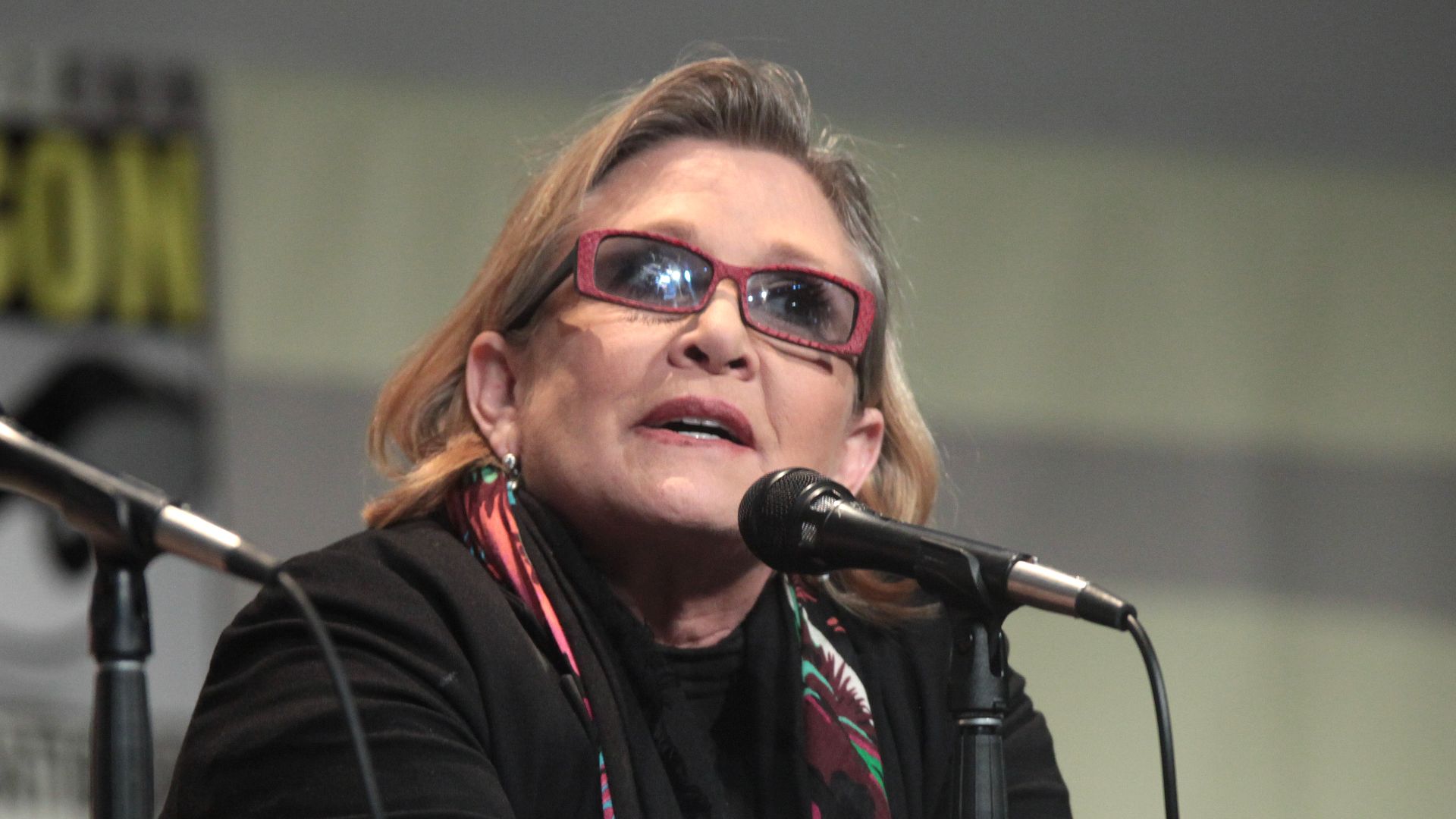 File:SDCC 2015 - Carrie Fisher (19655495036).jpg