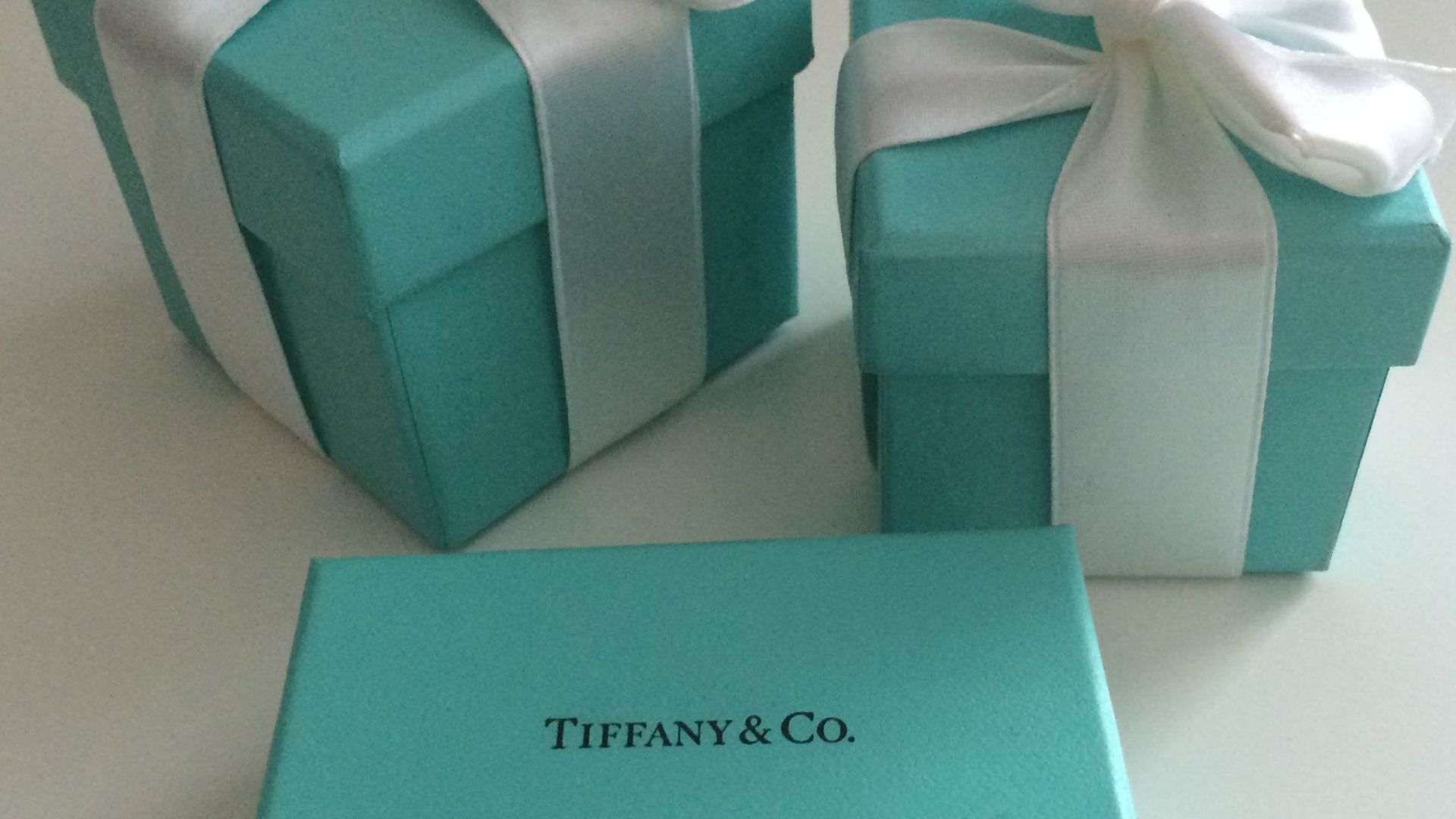 File:Tiffany blue box 2.jpg