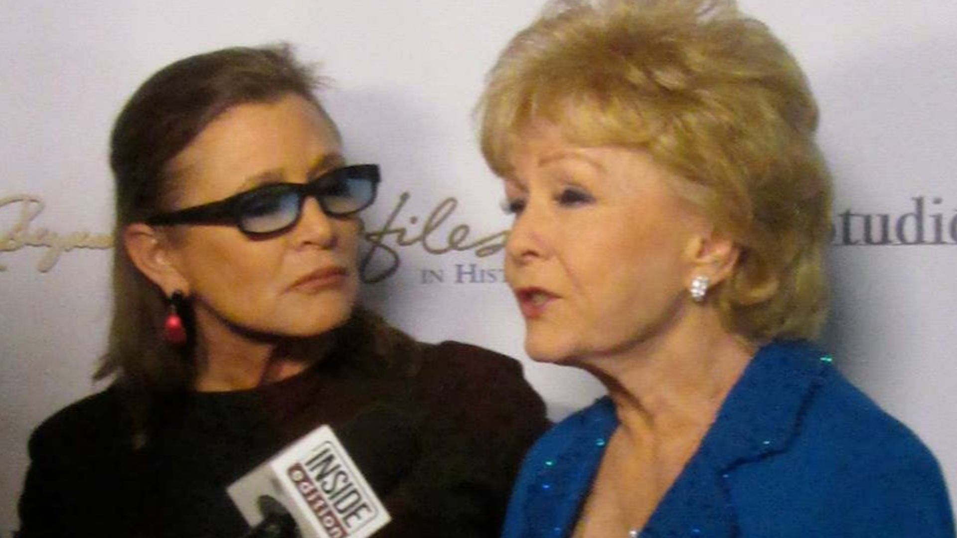 File:Carrie Fisher and Debbie Reynolds, 2015.jpg