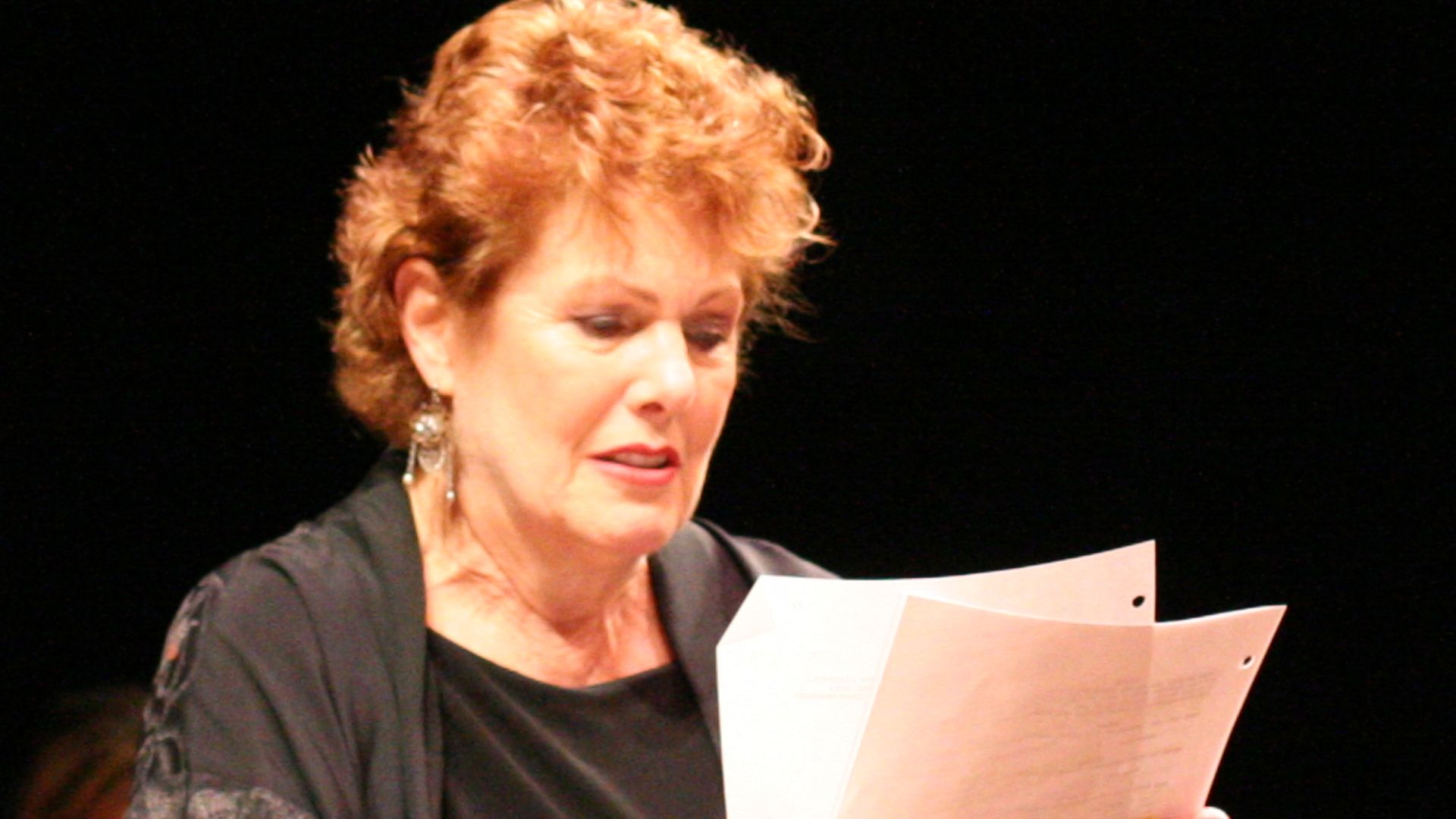 File:LYNN REDGRAVE DANIEL GERROL AND GEARING WYN DAVIES IN H6R3 BY AUSTIN PENDLETON.jpg