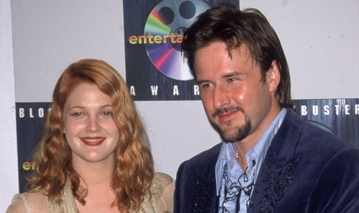  American actors Drew Barrymore and David Arquette smiling while holding awards backstage at the 6th Annual Blockbuster Entertainment Awards, Shrine Auditorium, Los Angeles, California. Barrymore won for Favorite Actress - Comedy/Romance for her role in director Raja Gosnel's film 'Never Been Kissed.' Arquette won for Favorite Supporting Actor