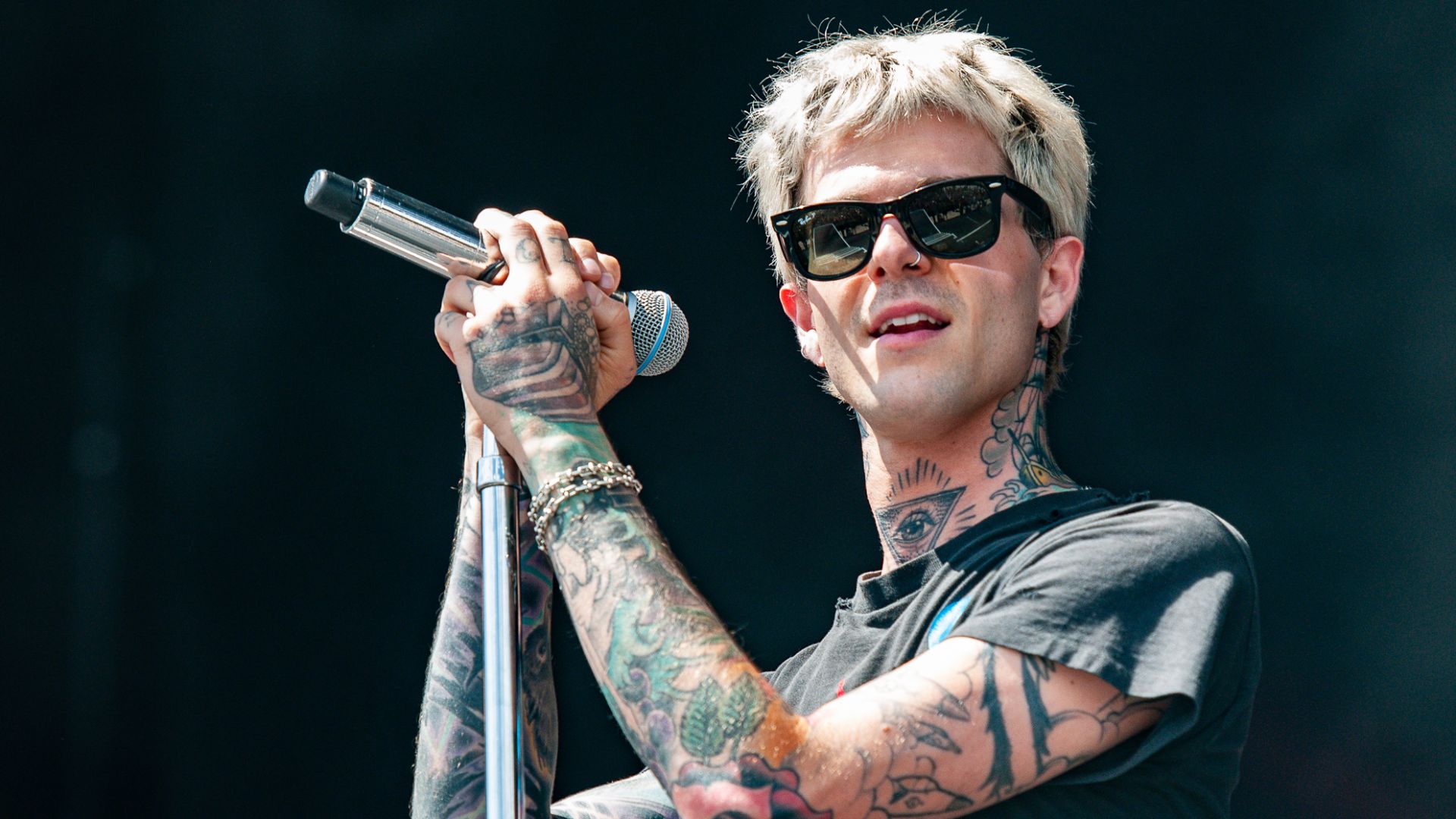 File:2018 RiP - The Neighbourhood - by 2eight - 3SC8723.jpg