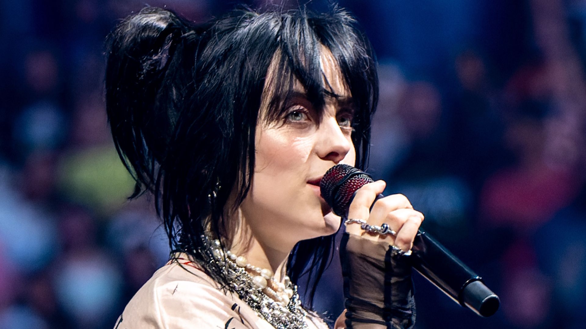 File:BillieEilishO2160622 (36 of 45) (52153469410) (cropped).jpg