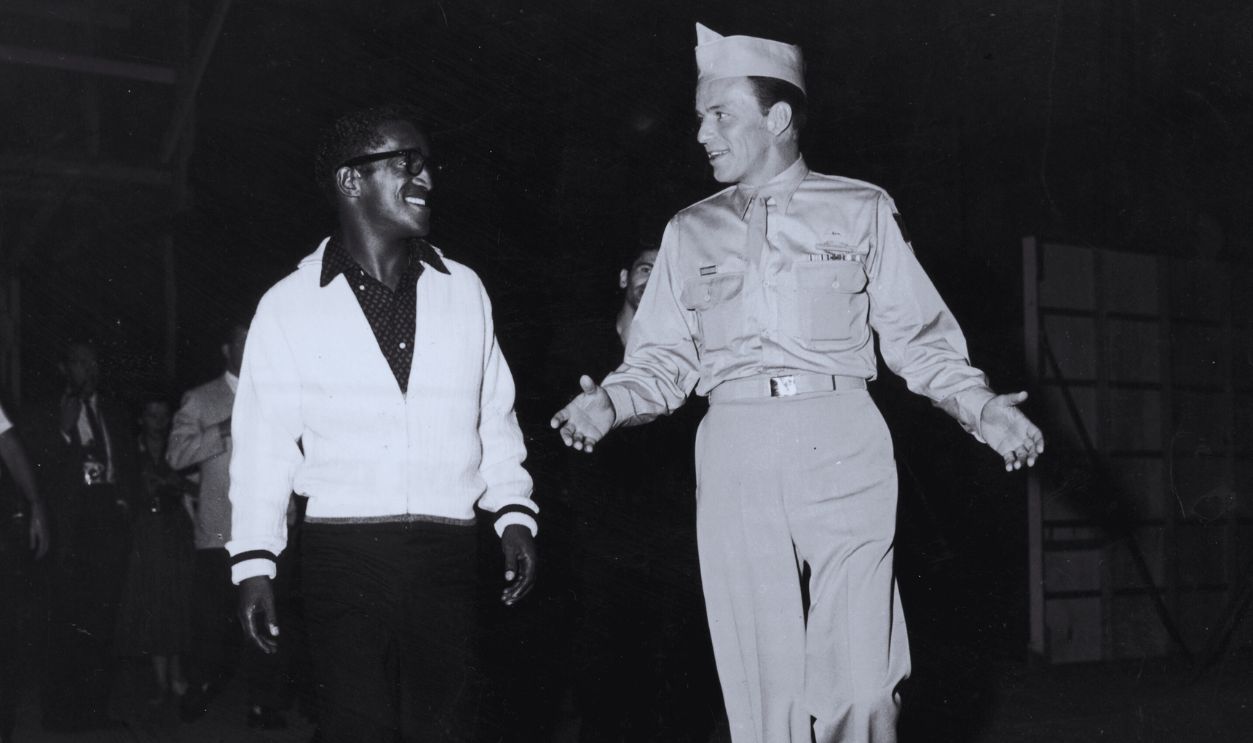 Gettyimages - 3202807, Sammy And Frank circa 1958: Full-length view of actors and singers Sammy Davis Jr. (1925 - 1990) and Frank Sinatra, wearing a military uniform, talking as they walk on the set of Vincente Minnelli's film 'Some Came Running,' in which Sinatra starred. 