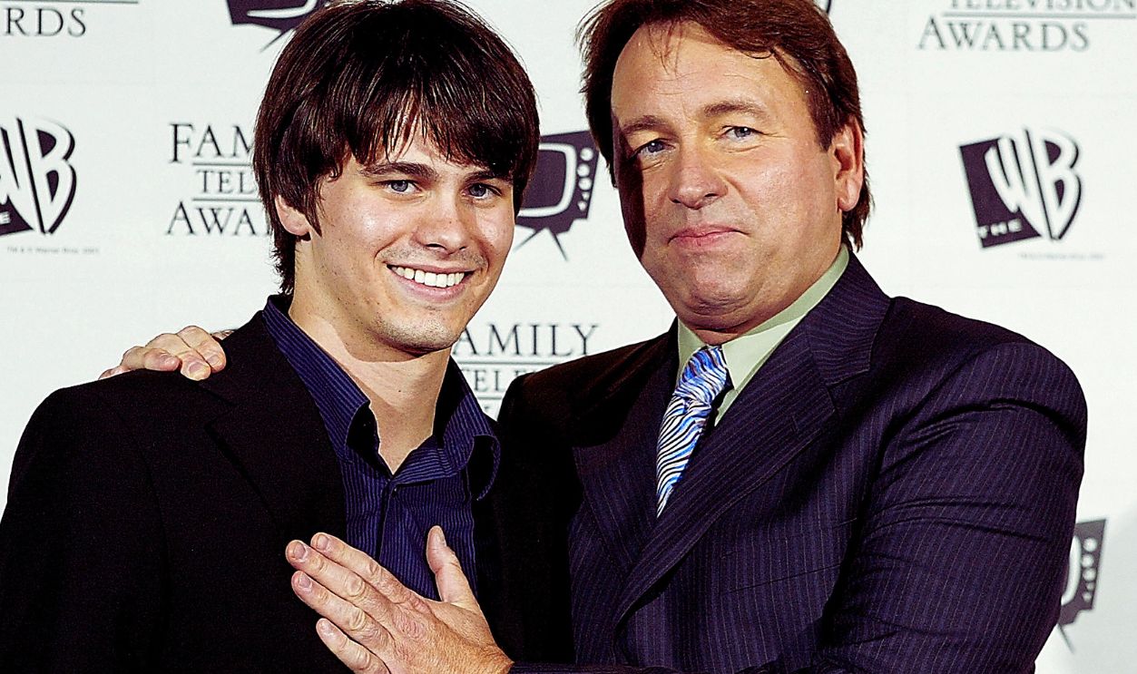 Actors John Ritter (R) with son Jason Ritter pose after winning an award for