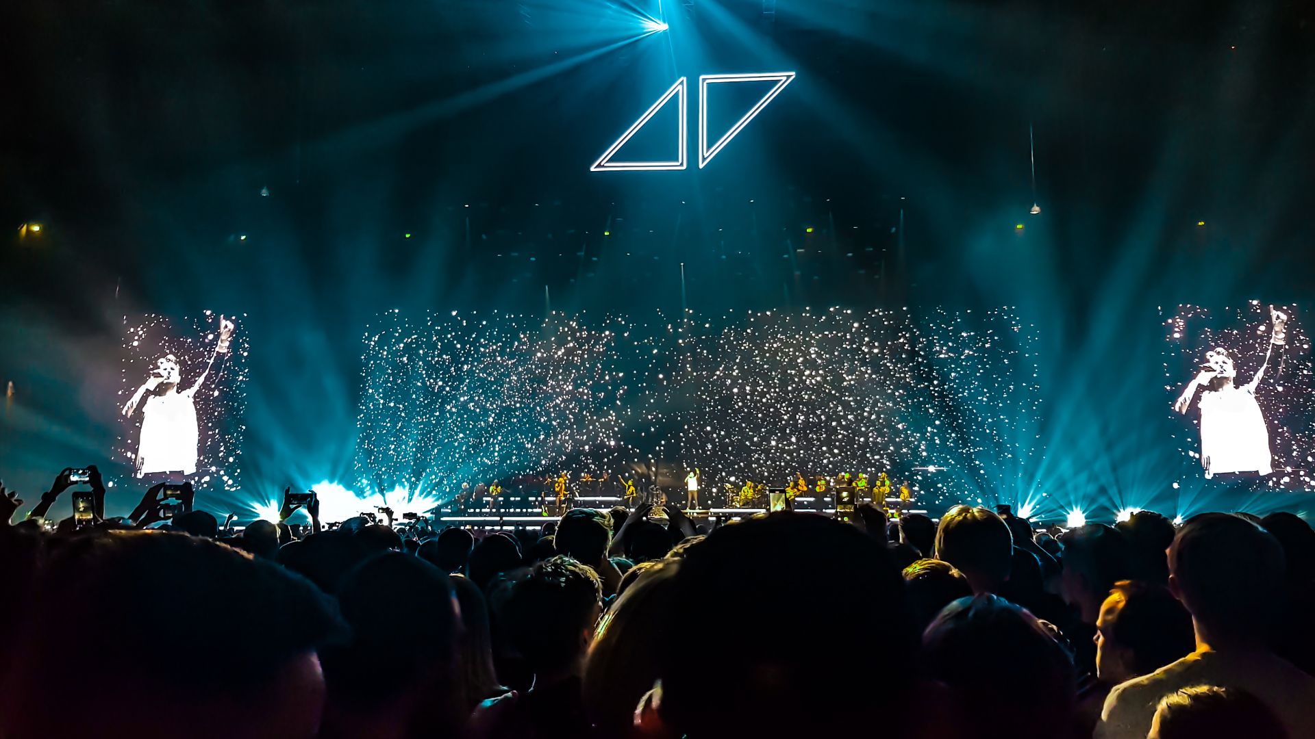 File:Avicii Tribute Concert.jpg