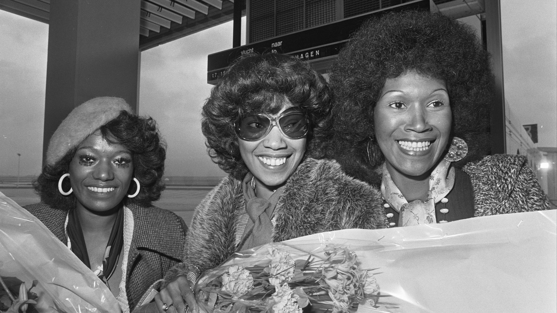 File:Pointer Sisters aangekomen op Schiphol voor optreden in Nederland de Pointer Si, Bestanddeelnr 927-4783.jpg