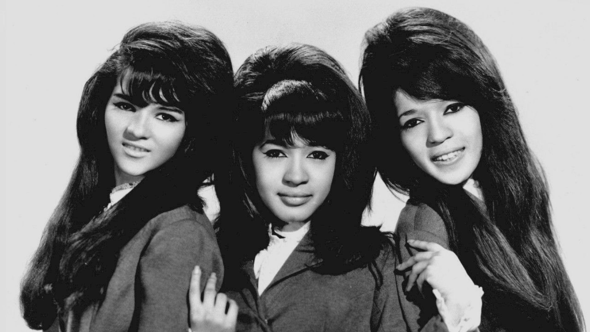 File:The Ronettes 1966.JPG