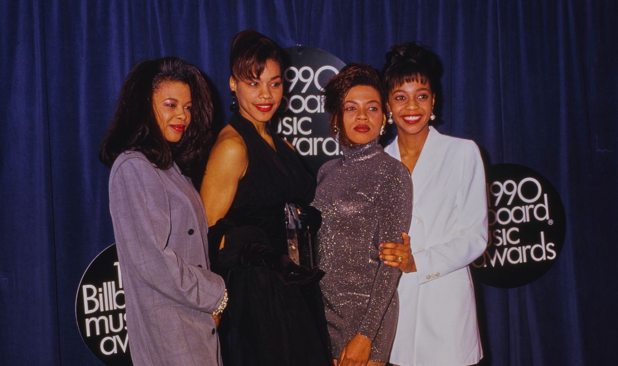 Gettyimages - 2169989116, En Vogue American vocal girl group En Vogue attend the 1990 Billboard Music Awards where they won the '#1 R&B Single' for 'Hold On', Santa Monica, 26th November 1990. L - R: Dawn Robinson, Cindy Herron, Maxine Jones, Terry Ellis.
