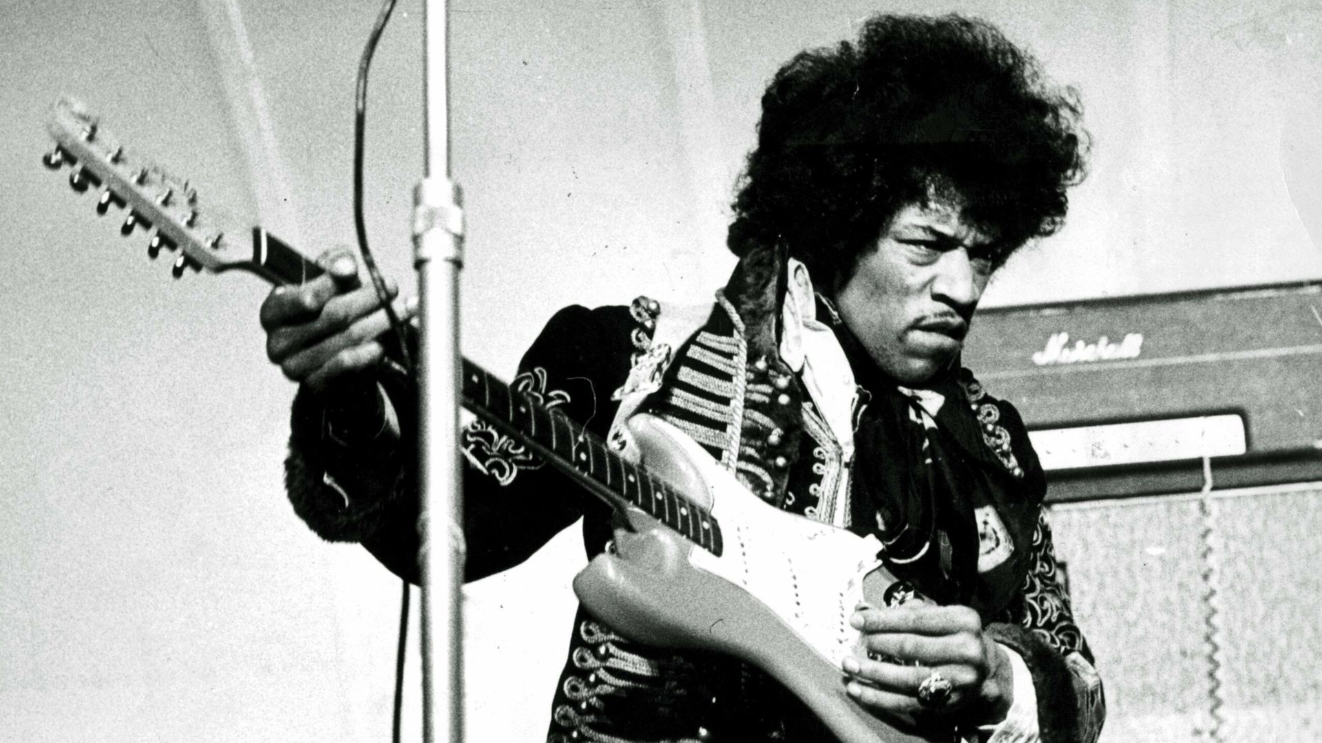 File:Jimi Hendrix 1967 uncropped.jpg
