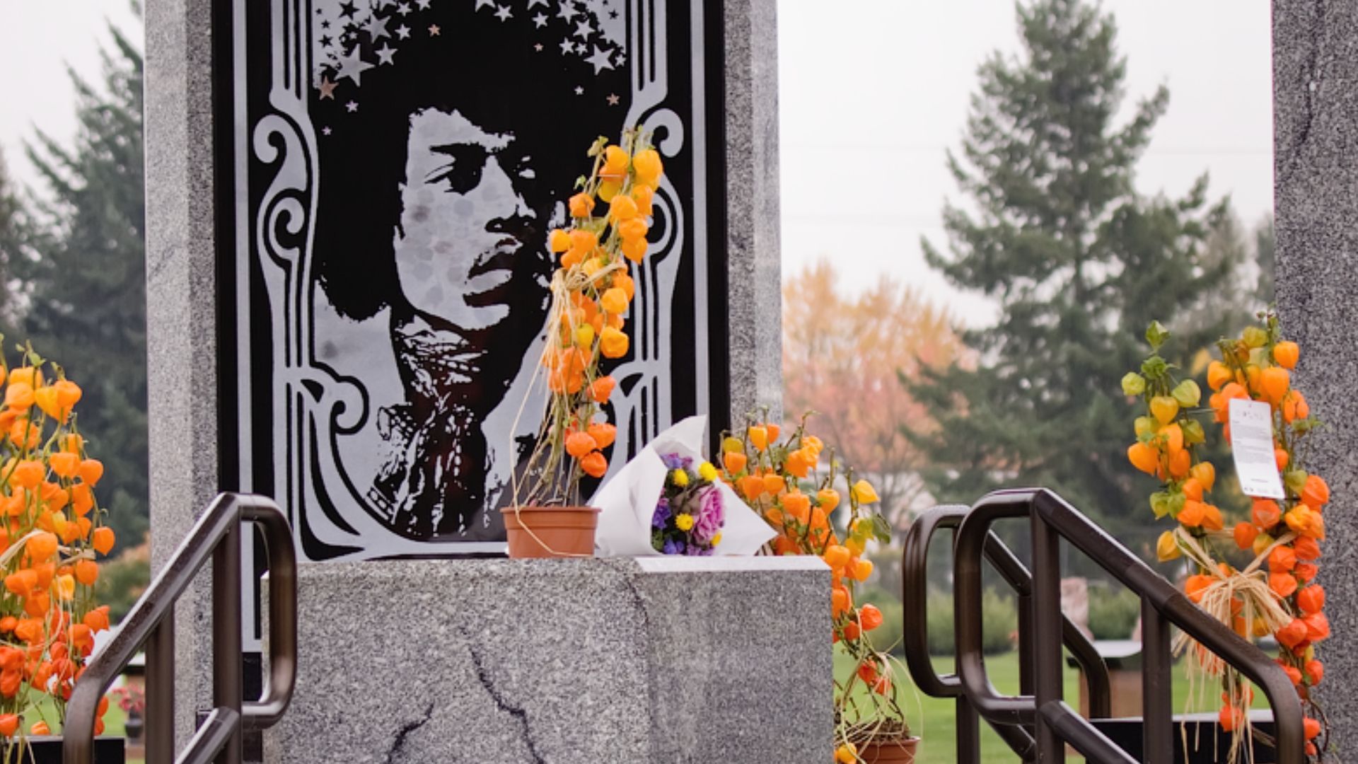 File:Jimi Hendrix Memorial, fragment.png