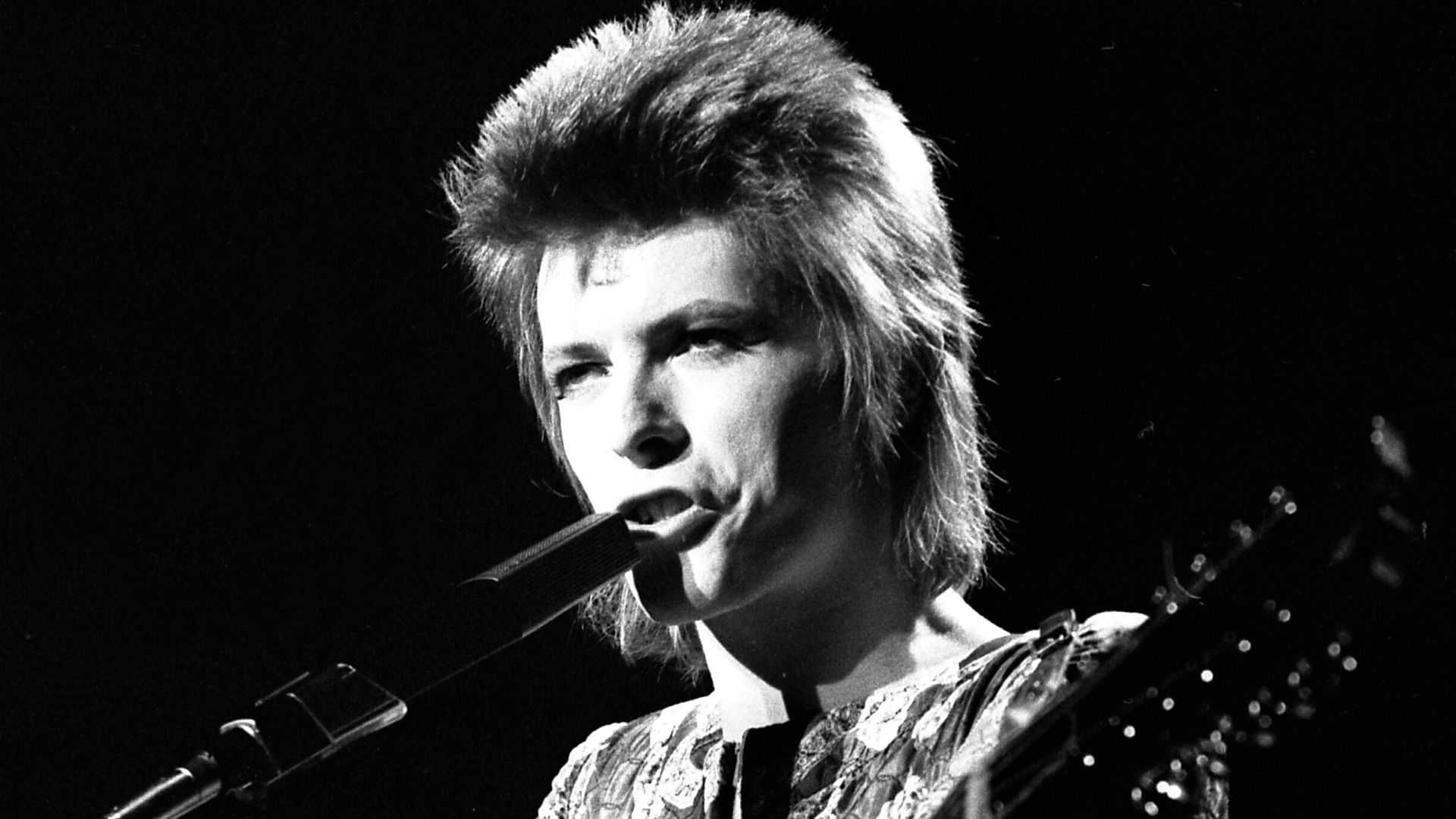 File:David Bowie, as Ziggy Stardust, performing at the Santa Monica Civic Auditorium.jpg