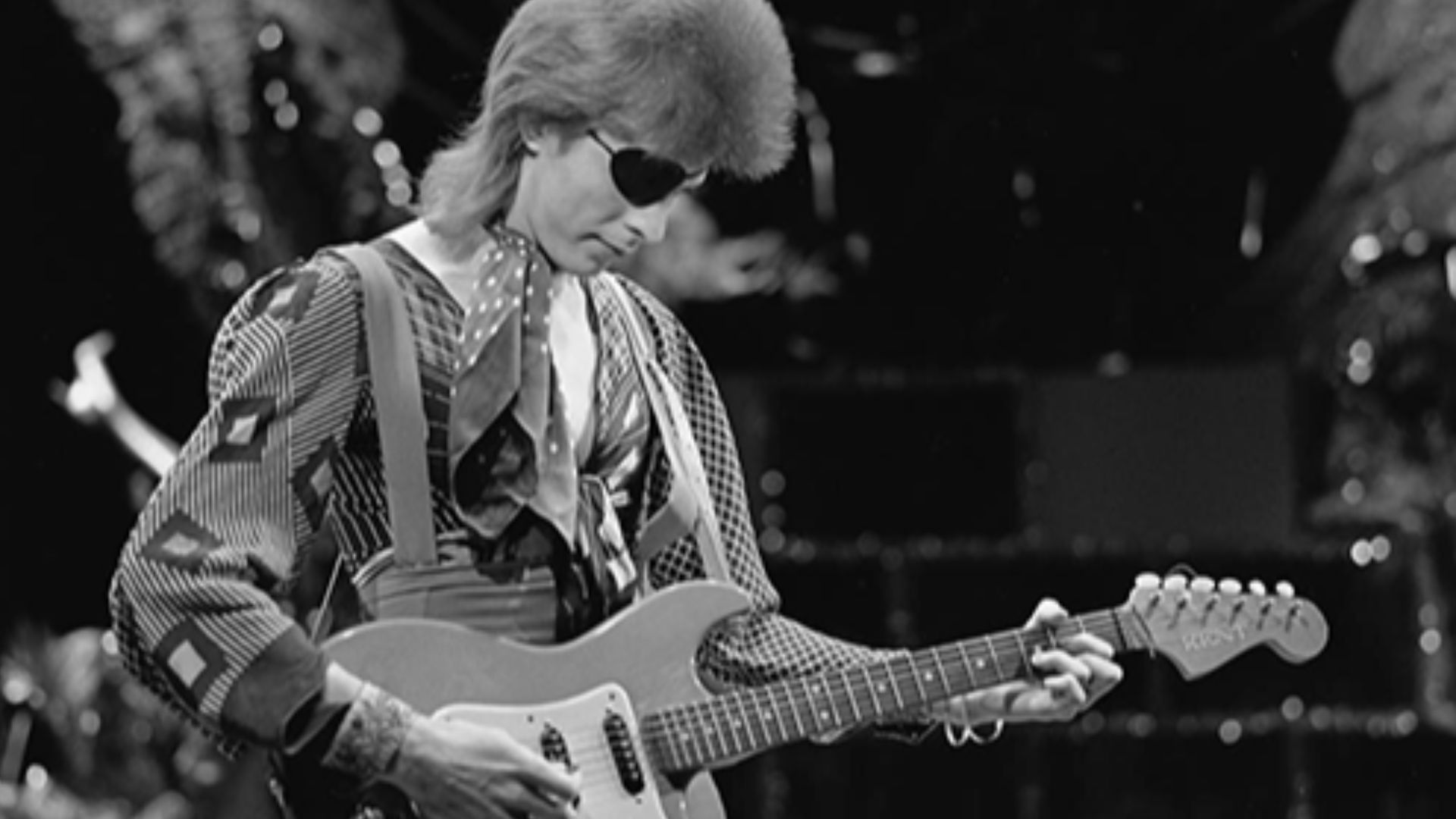 File:David Bowie - TopPop 1974 05.png