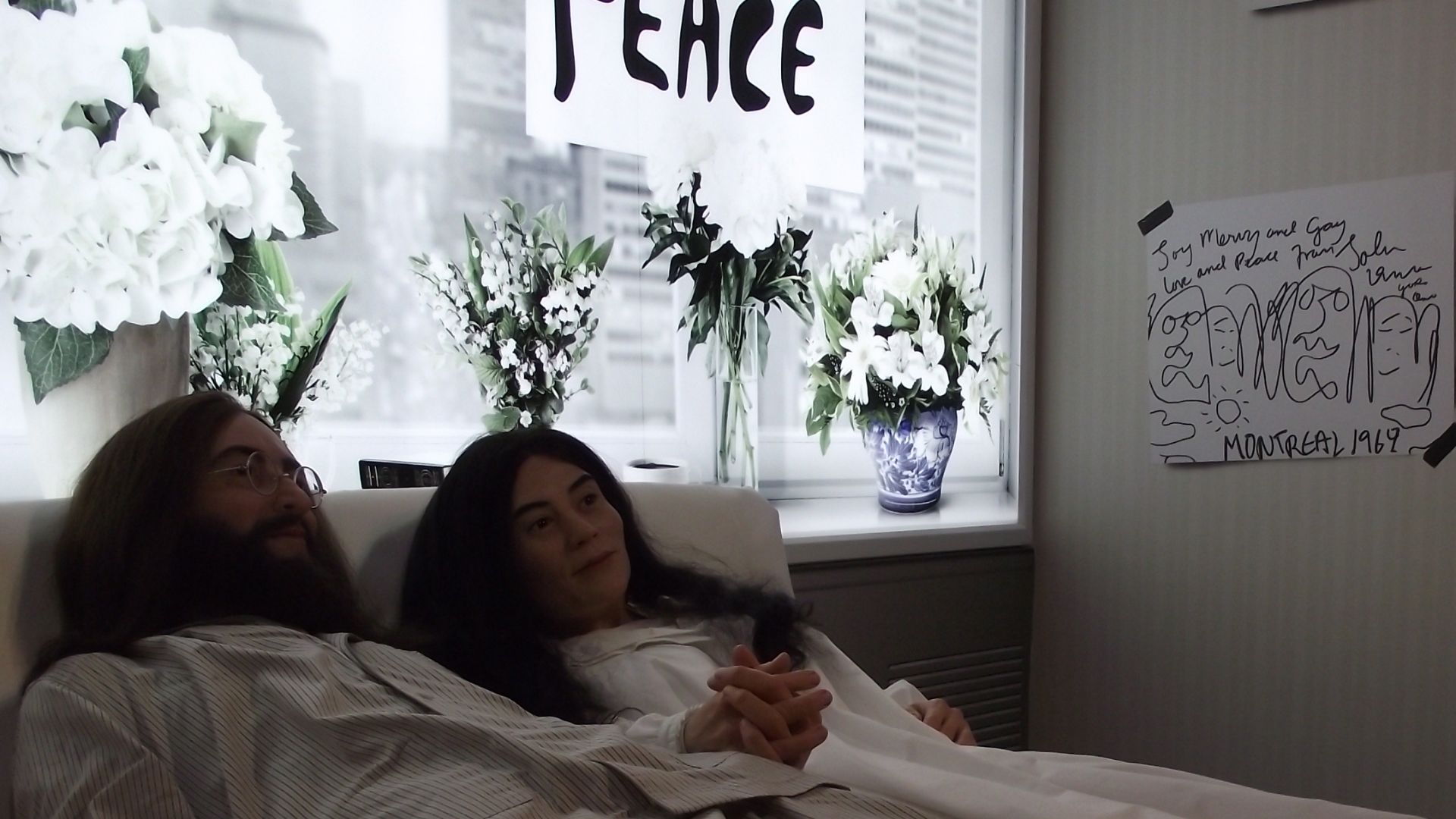 File:Bed-in for Peace John Lennon Yoko Ono Musée Grévin Montréal.JPG