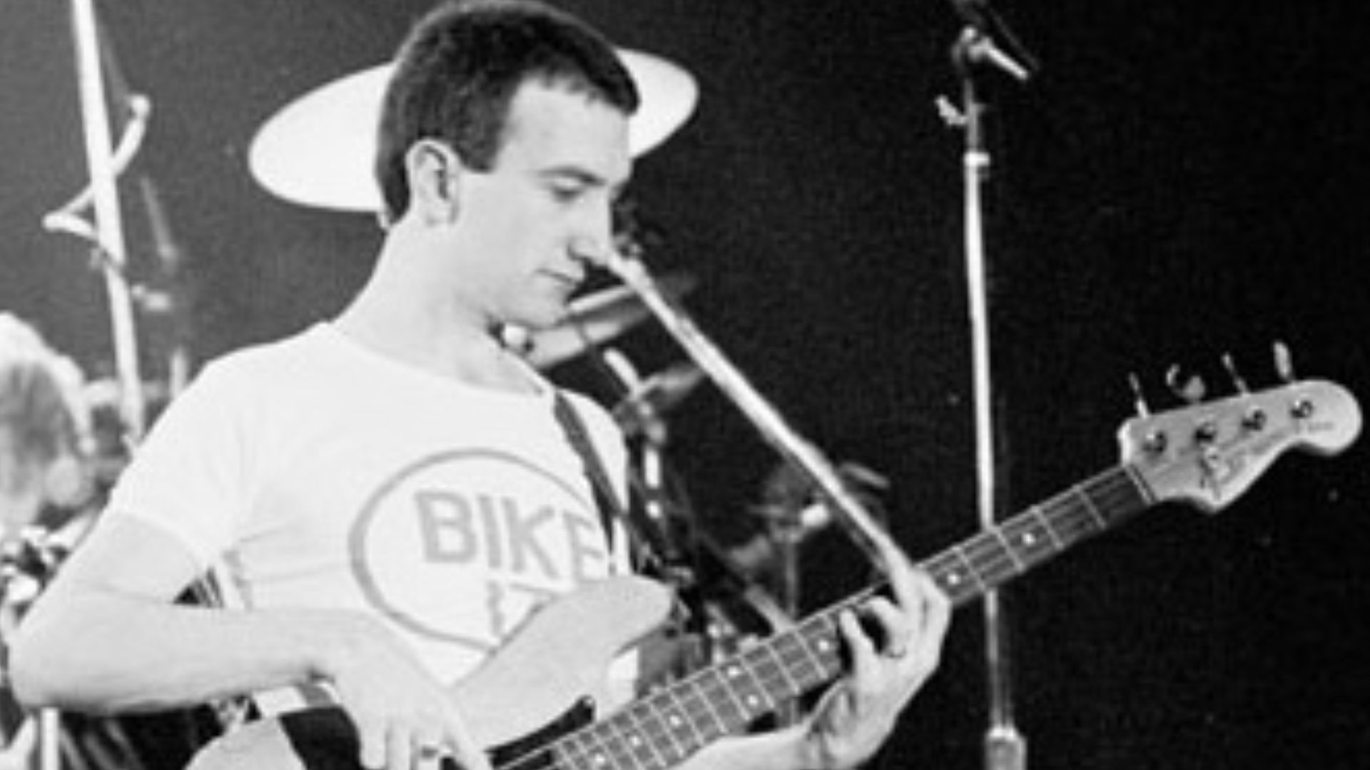 File:Bass player queen.jpg