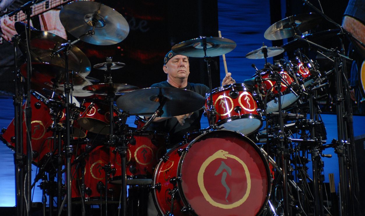 Gettyimages - 74658560, Rush Performs At The Sound Advice Amphitheater WEST PALM, FL - JUNE 15: Neil Peart of Rush performs live at The Sound Advice Amphitheater June 15, 2007 in West Palm, Florida. 