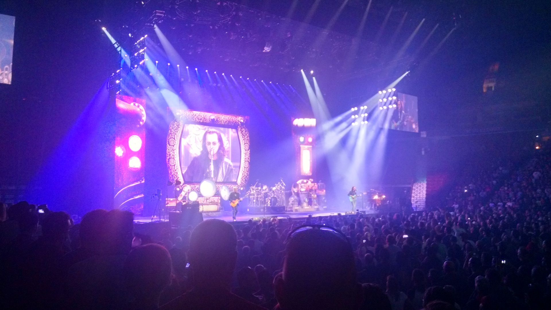 File:Rush R40 tour (20269485121).jpg