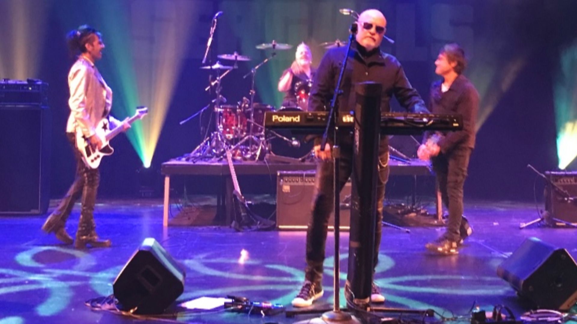 File:A Flock of Seagulls in 2024.jpg