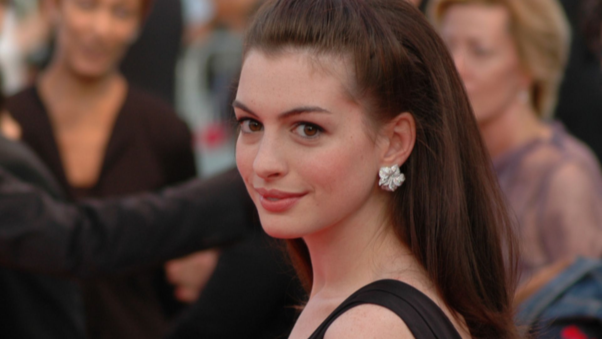 File:Anne Hathaway at the 2007 Deauville American Film Festival-01.jpg