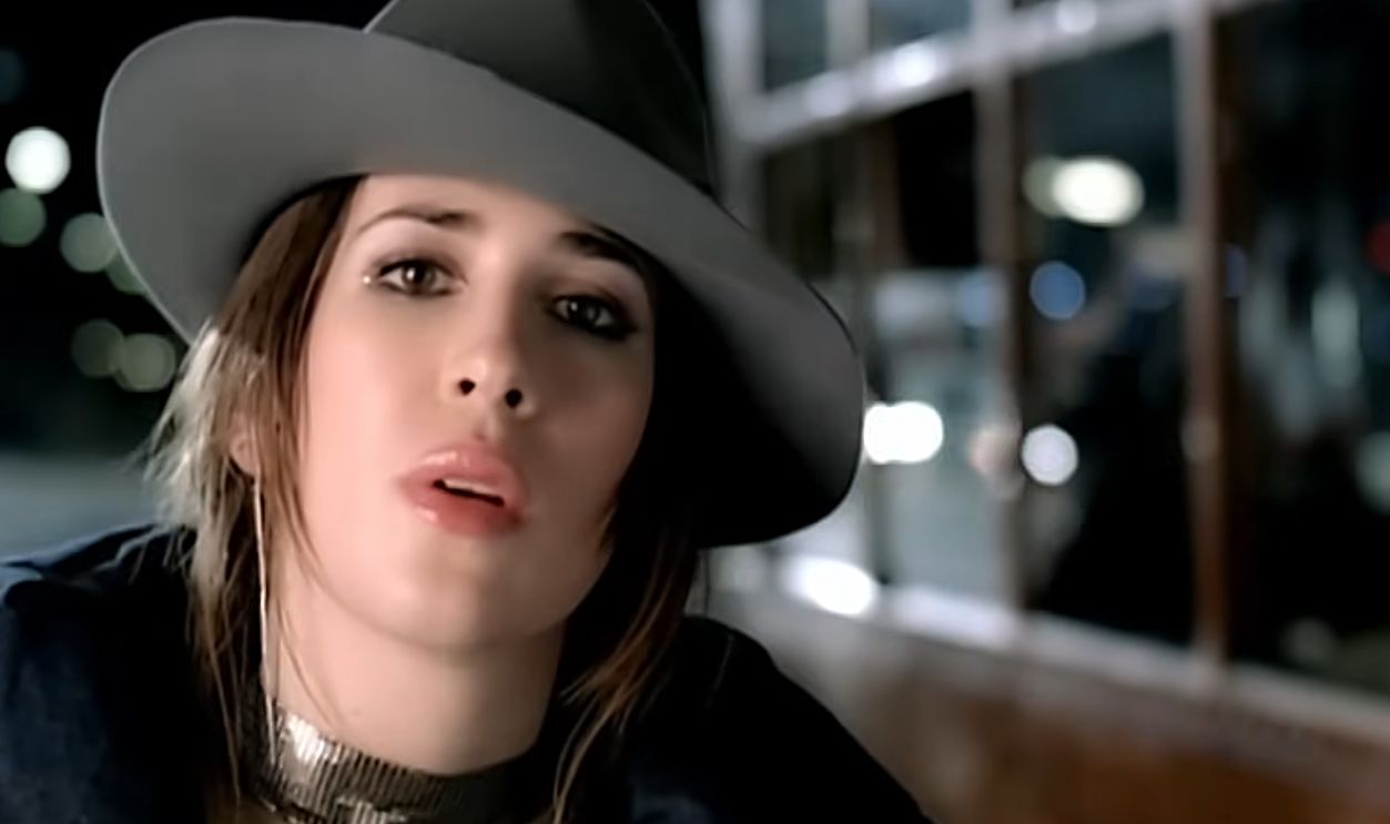 Screenshot from Details (2002)