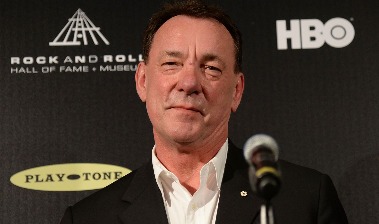Gettyimages - 166965312, 28th Annual Rock And Roll Hall Of Fame Induction Ceremony - Press Room LOS ANGELES, CA - APRIL 18: Inductee Neil Peart of Rush poses in the press room at the 28th Annual Rock and Roll Hall of Fame Induction Ceremony at Nokia Theatre L.A. Live on April 18, 2013 in Los Angeles, California. 