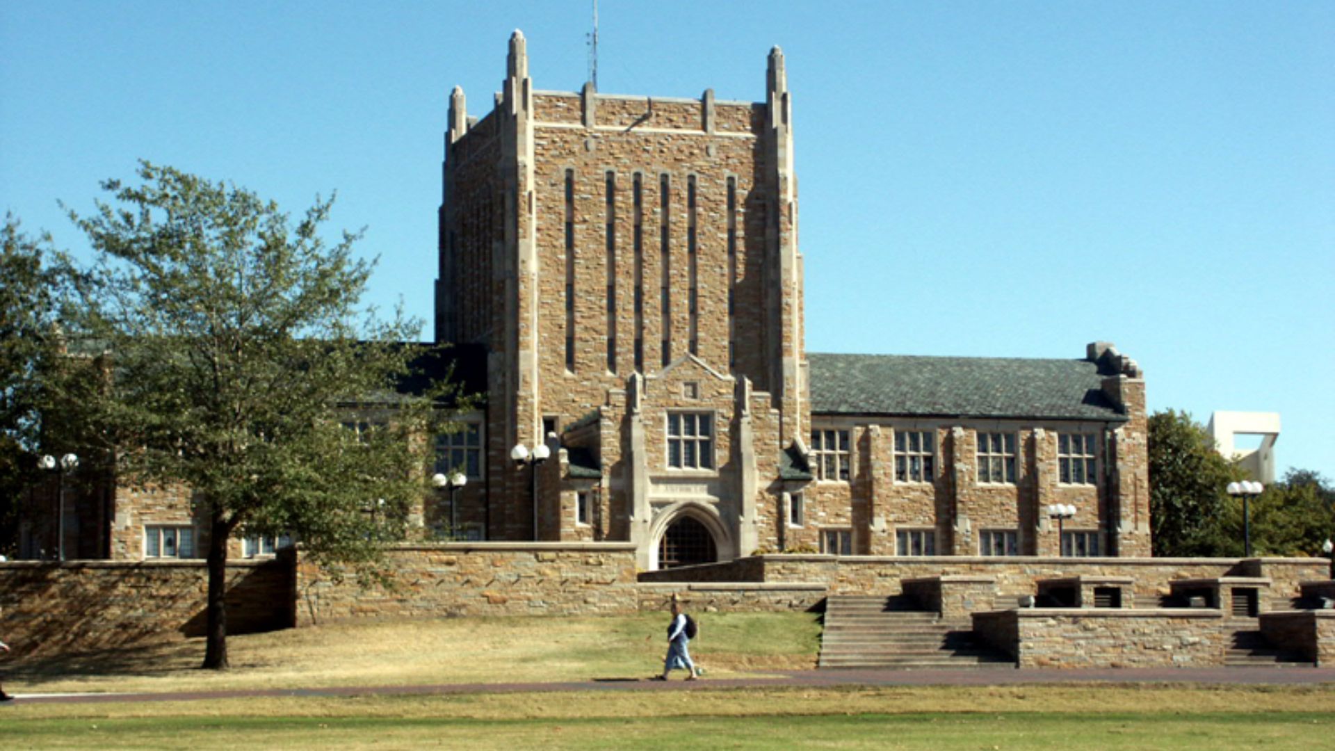File:U Tulsa McFarlin Library.jpg