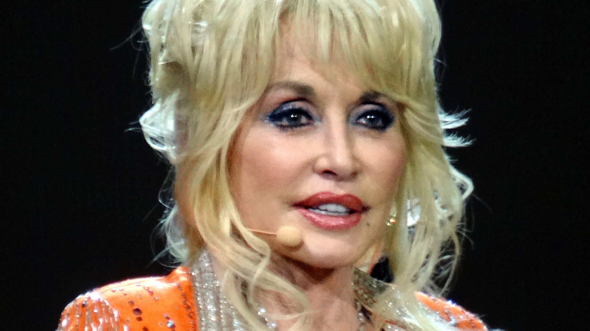 File:Dolly Parton at 'Blue Smoke World Tour' in Knoxville.jpg
