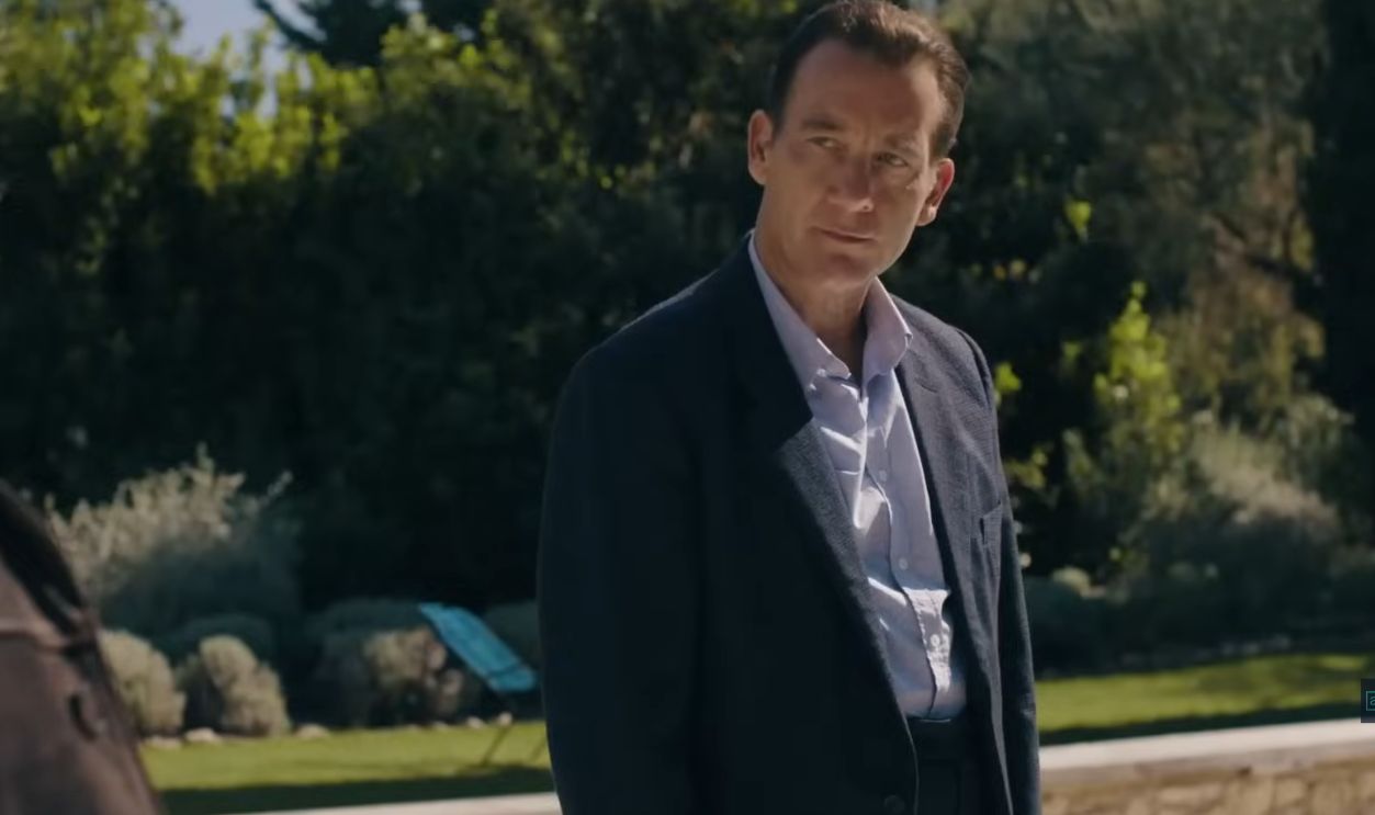 Screenshot from Monsieur Spade (2024)