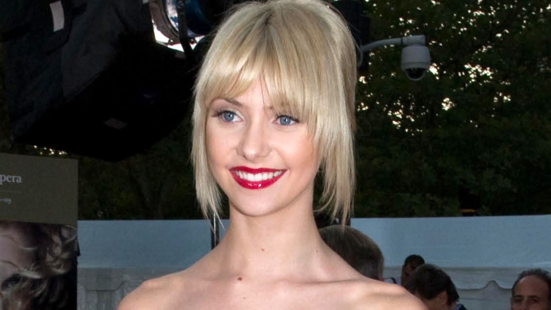 File:Taylor Momsen at Met Opera.jpg