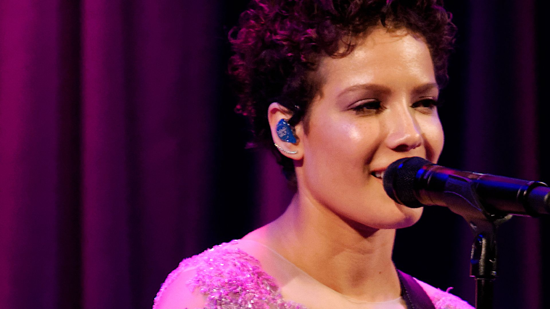 File:Halsey Grammy Museum 2016 (27222971226).jpg