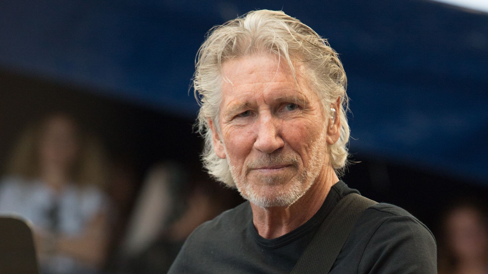 File:Roger Waters with My Morning Jacket and Lucius in concert.jpg
