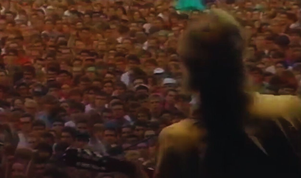  Screenshot from Private Investigations – Dire Straits Live Basel (1992)