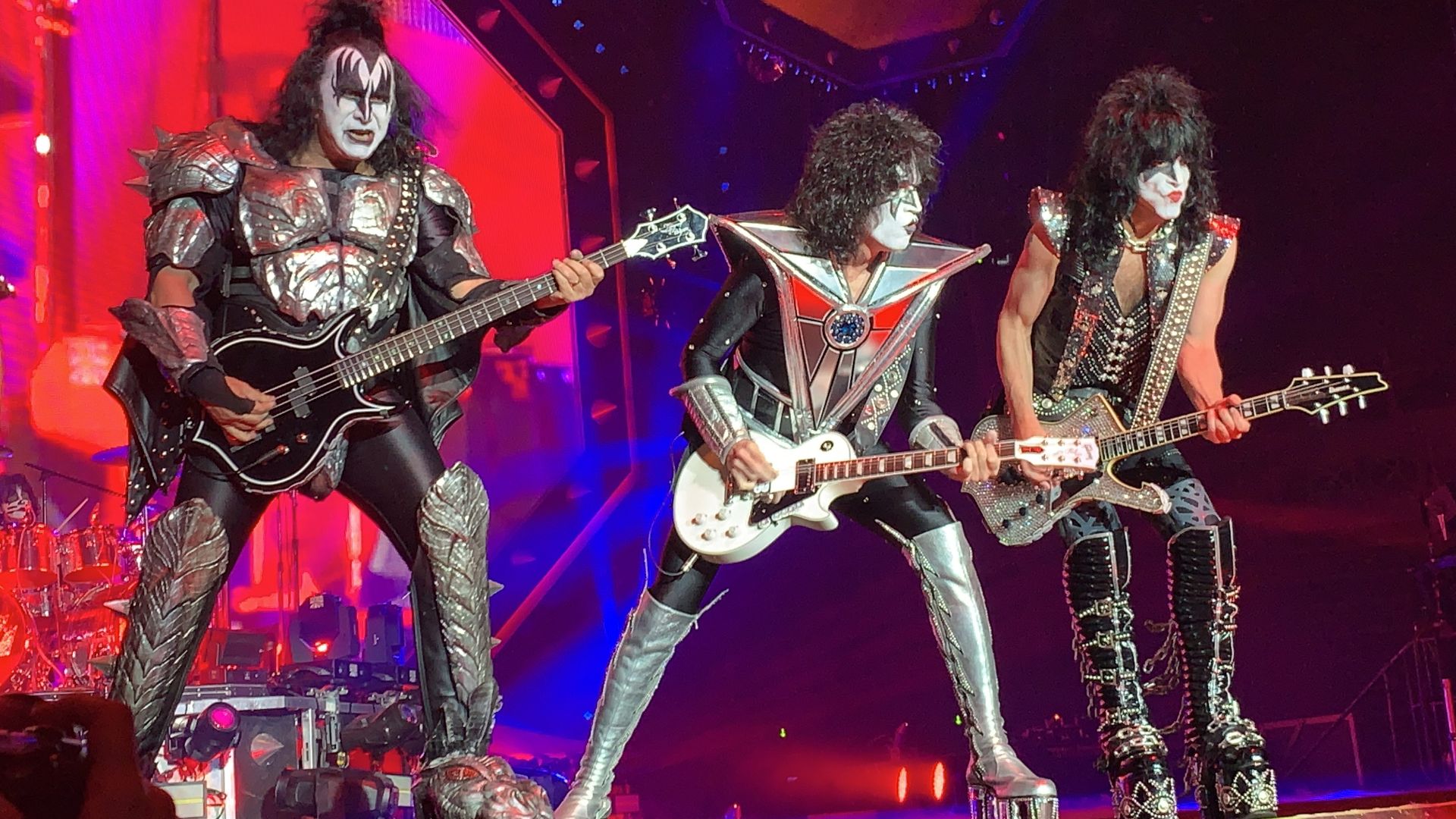 File:Kiss Cracow 2019.jpg