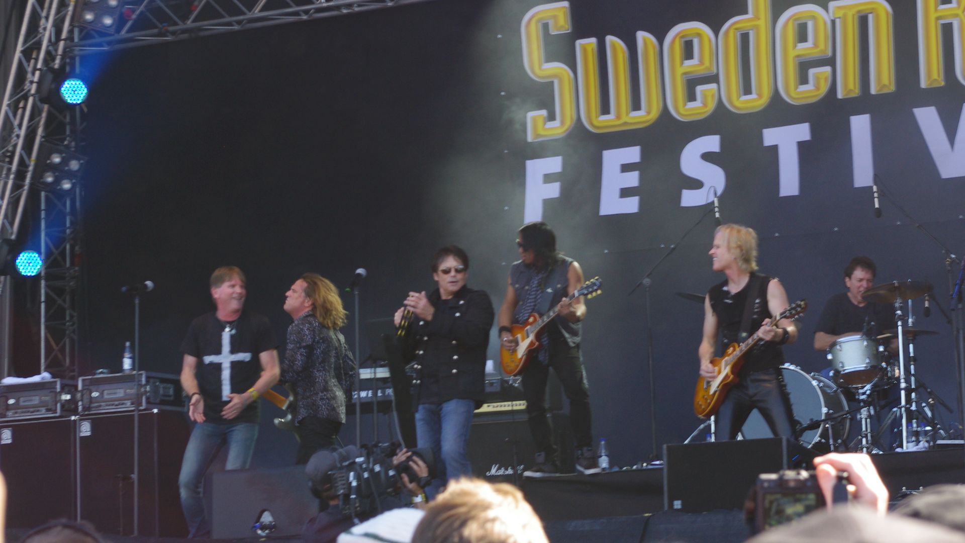 File:Survivor band 2013.jpg