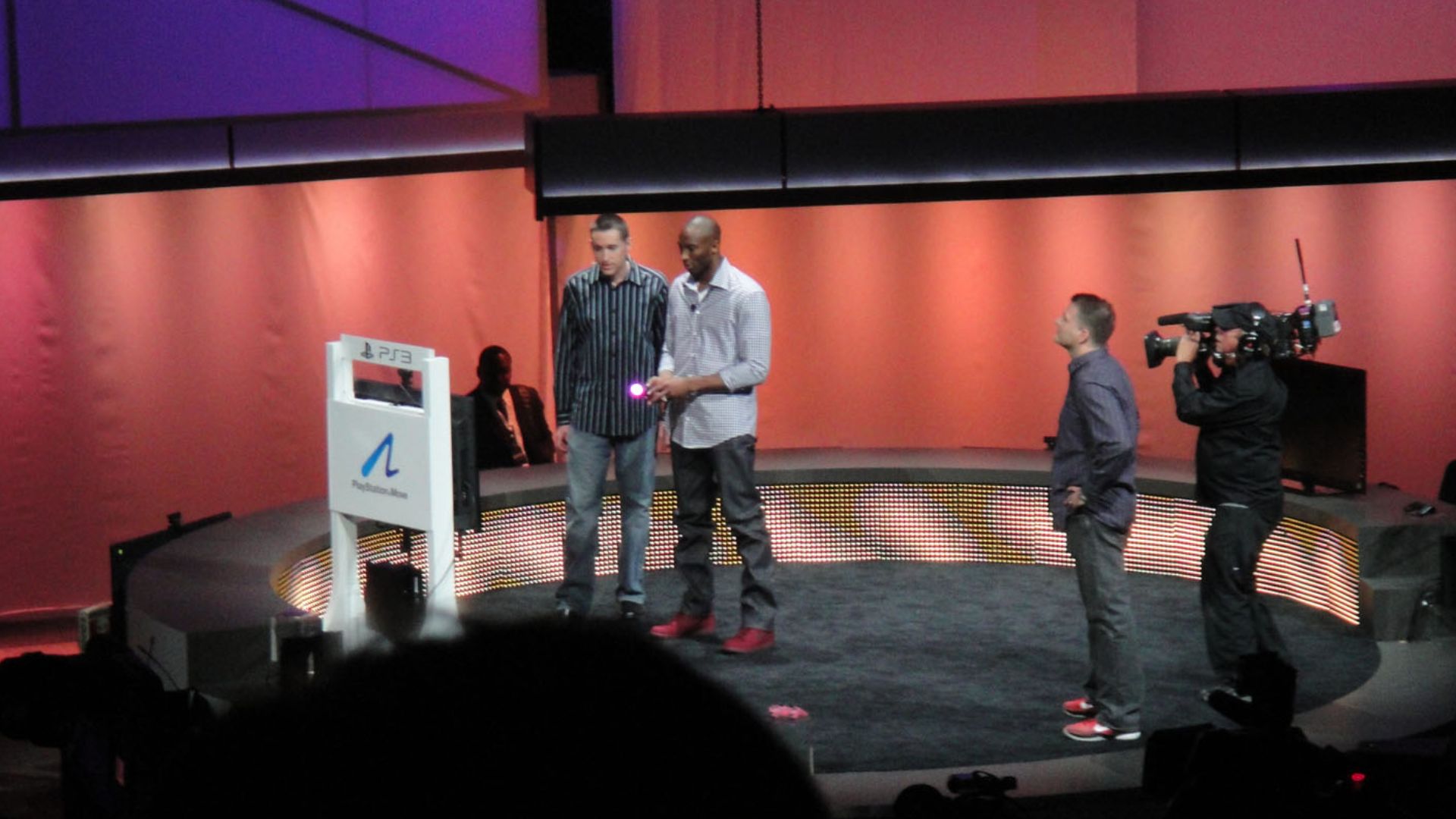 File:E3 2011 - Sony Media Event - Kobe Bryant of the Lakers tries out NBA 2K12 (5811252616).jpg