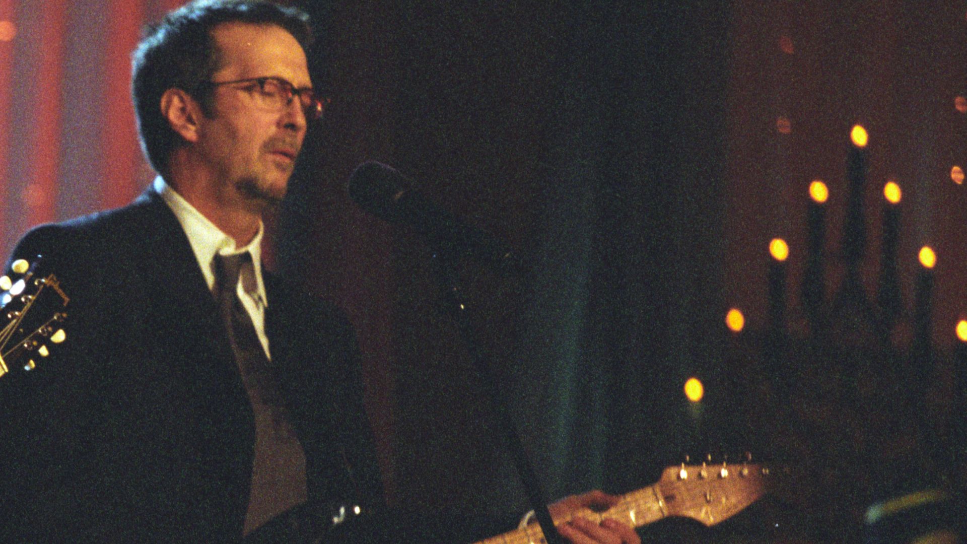 File:Photograph of Tracy Chapman and Eric Clapton Performing at a White House Special Olympics Dinner - NARA - 6037507.jpg