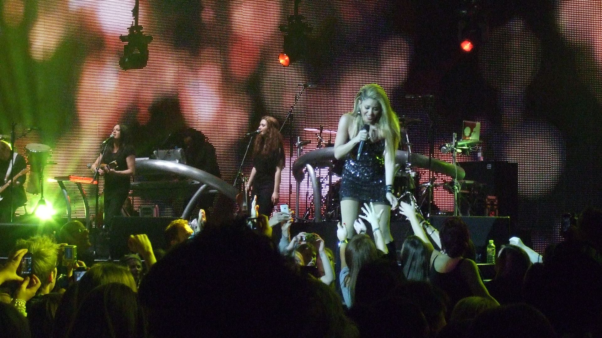 File:Shakira Shakira at the Jingle Bell Ball (4165997736).jpg