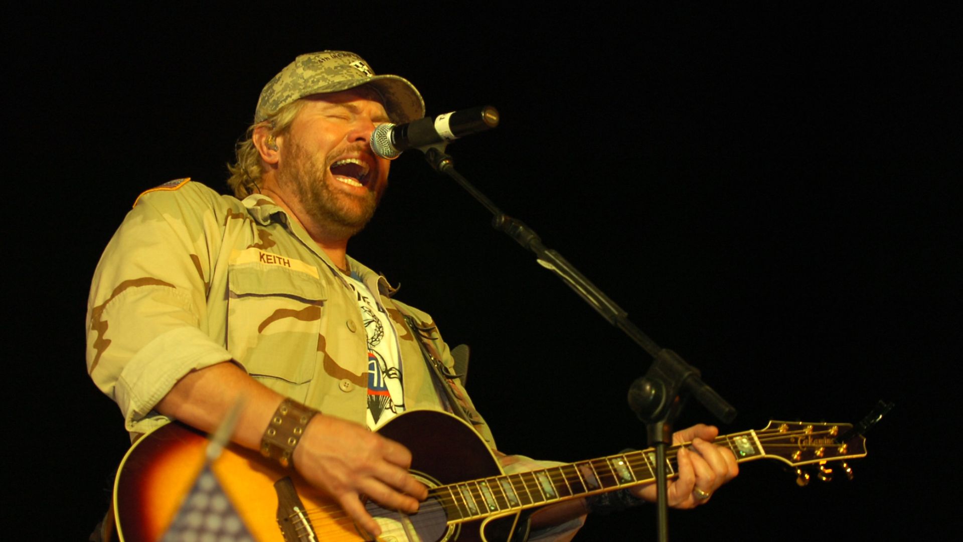 File:Toby Keith Iraq 15.jpg